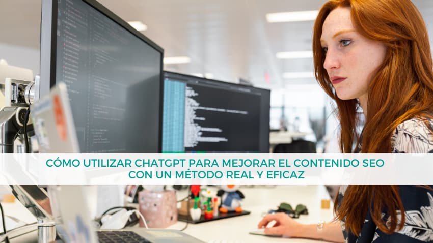 Profesional trabajando en la creación y optimización de contenidos digitales con un enfoque estructurado para mejorar el SEO utilizando chatGPT.